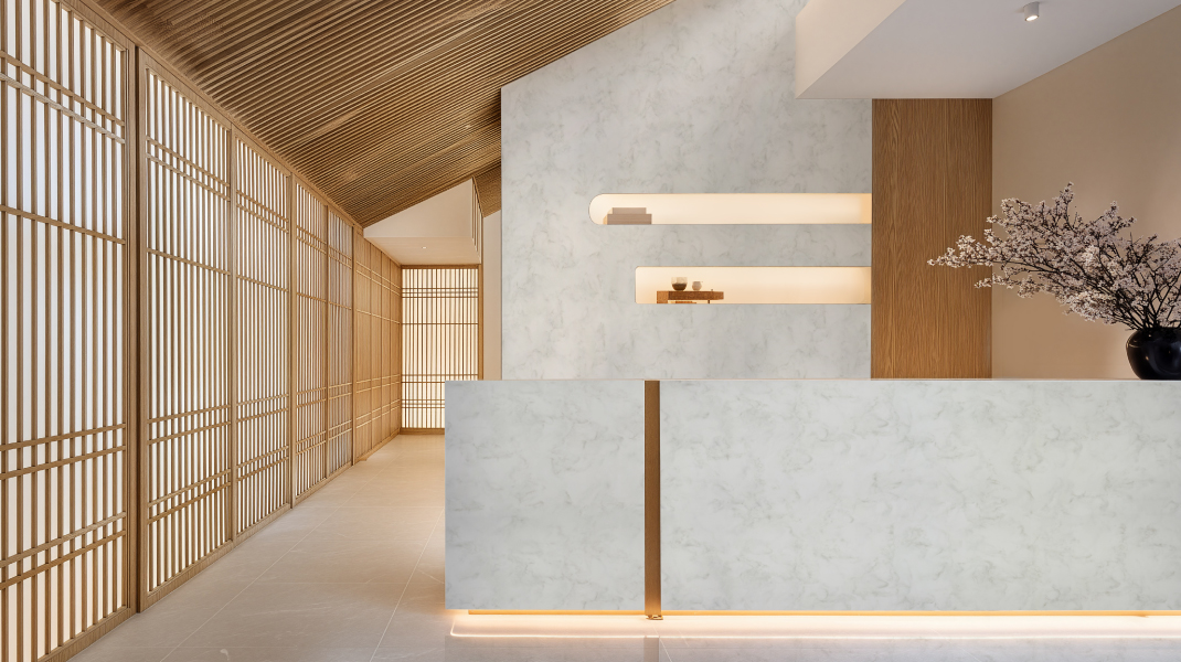 HANEX solid surface reception counter in a warm interior